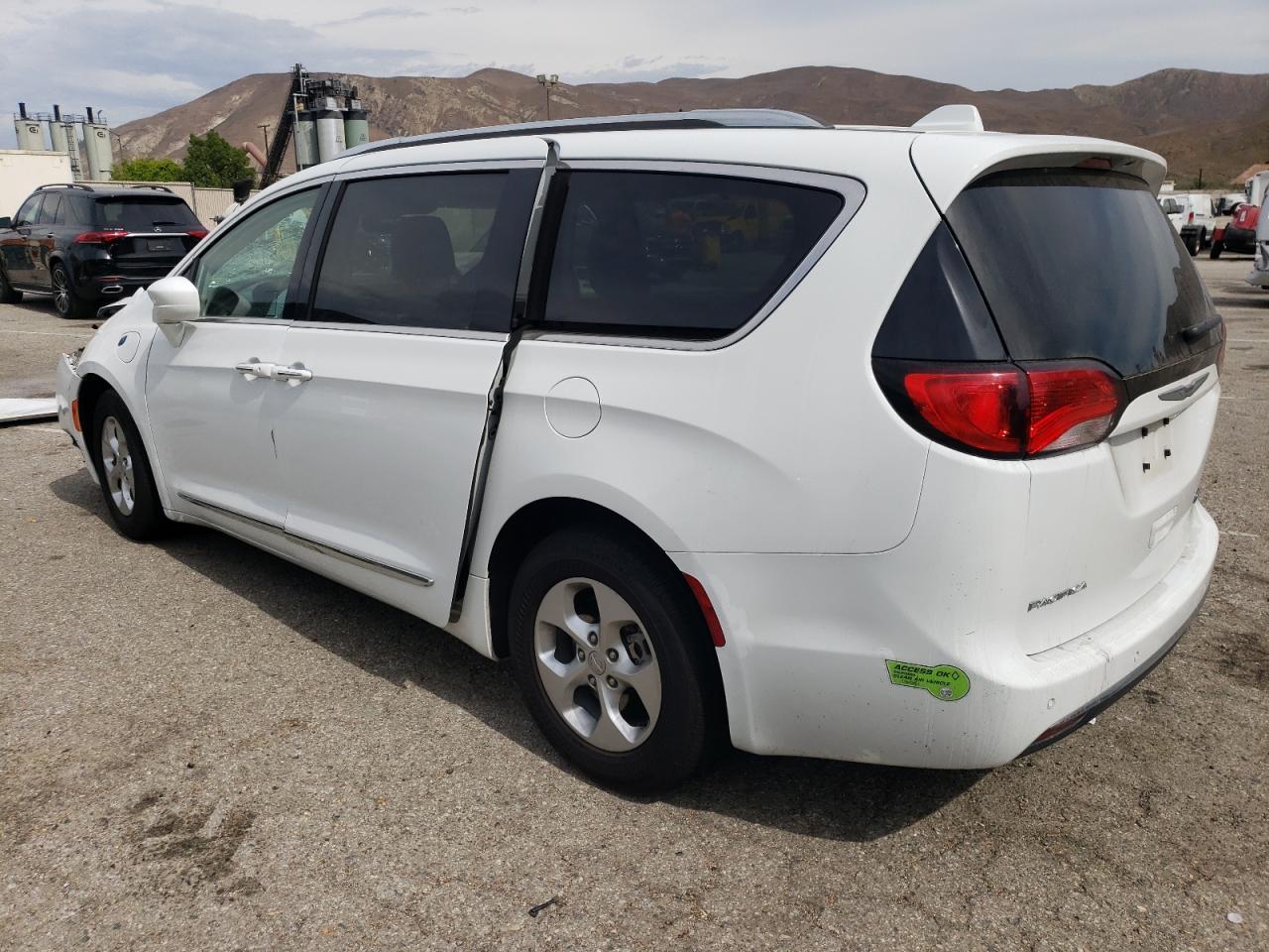 2018 Chrysler Pacifica Hybrid Touring L - Image 2