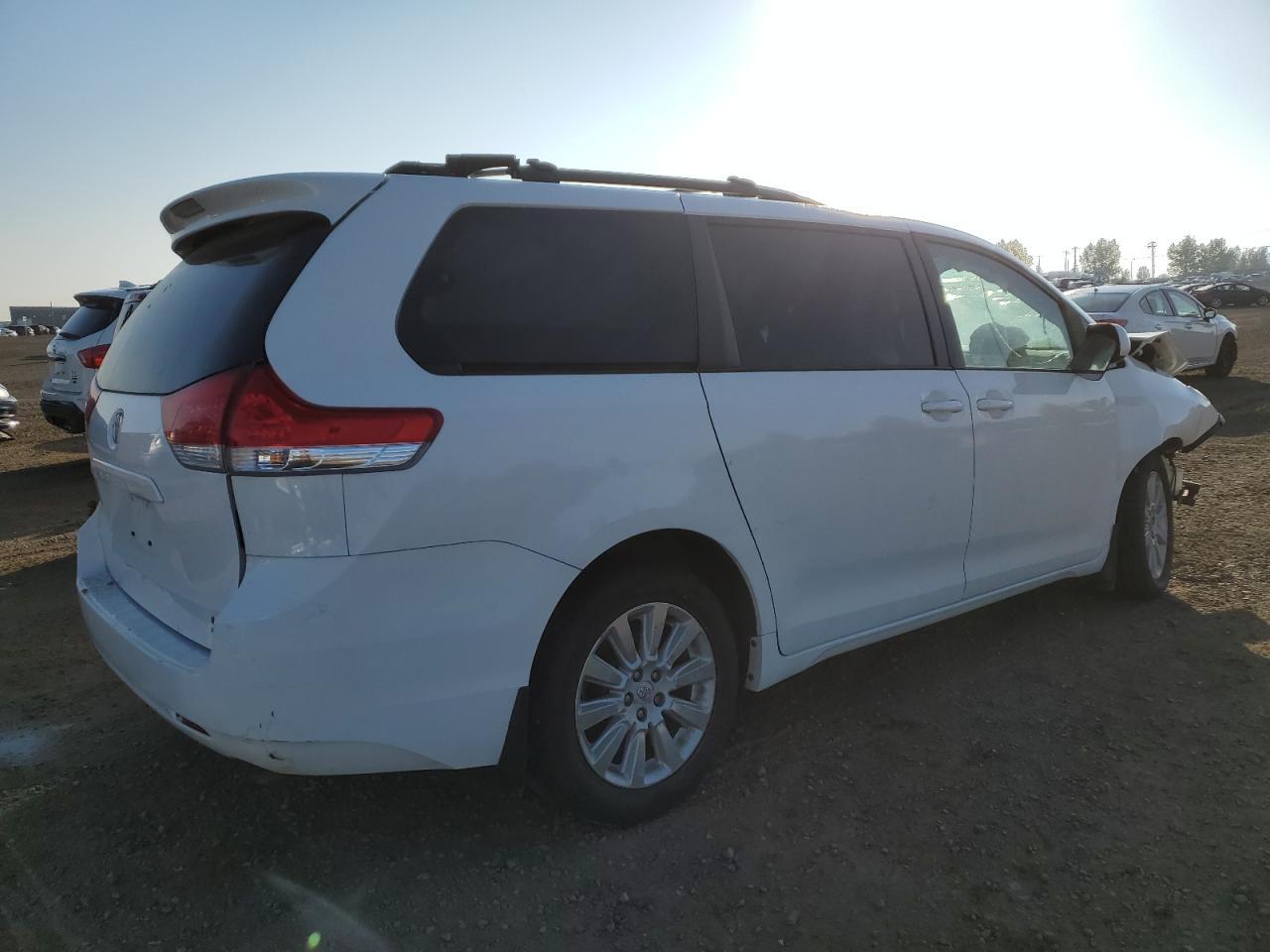 2013 Toyota Sienna Le - Фото 3