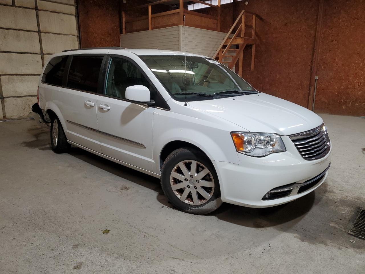 2015 Chrysler Town & Country Touring - Image 4