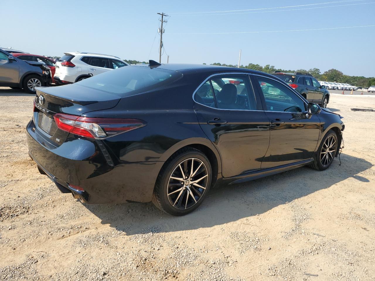 2021 Toyota Camry Se - Фото 3