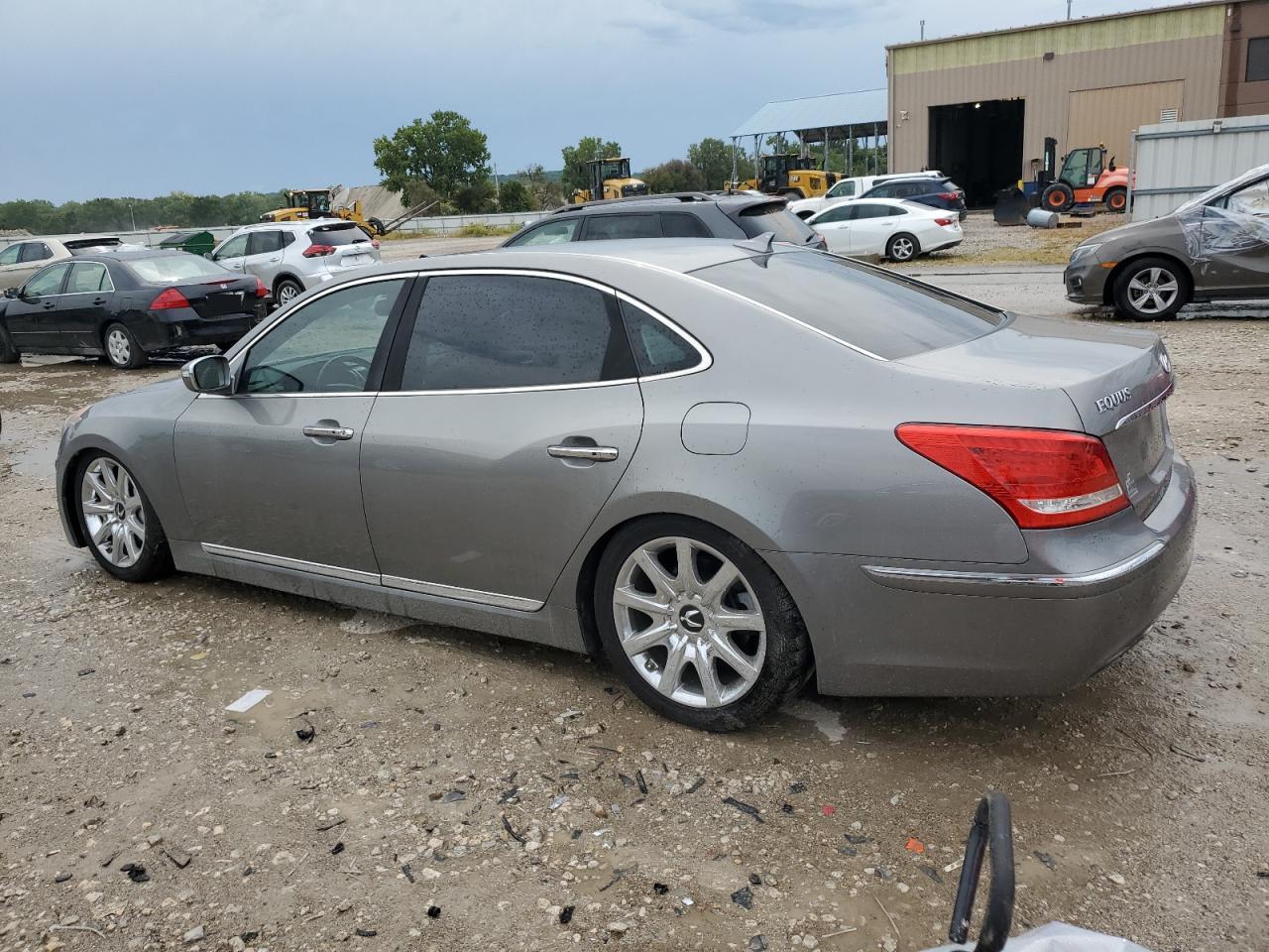 2012 Hyundai Equus Signature - Image 2