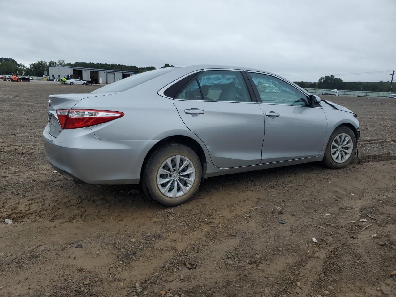 2015 Toyota Camry Le - Image 3