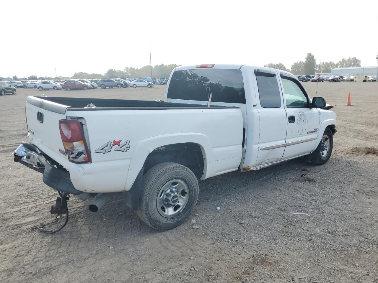 2003 GMC Sierra 2500 - Фото 3