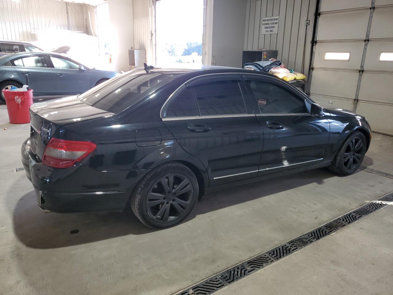 2011 Mercedes-Benz C 300 4Matic - Фото 3