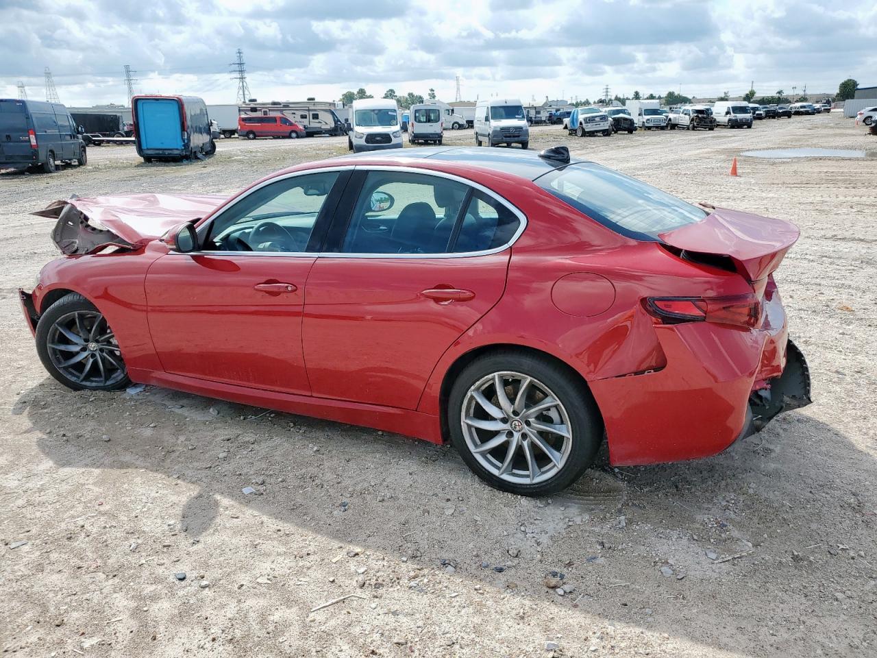 2017 Alfa Romeo Giulia - Фото 2