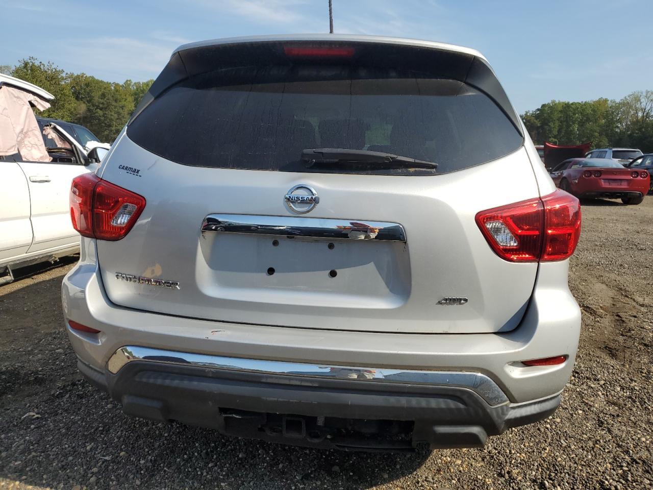 2018 Nissan Pathfinder S - Image 6