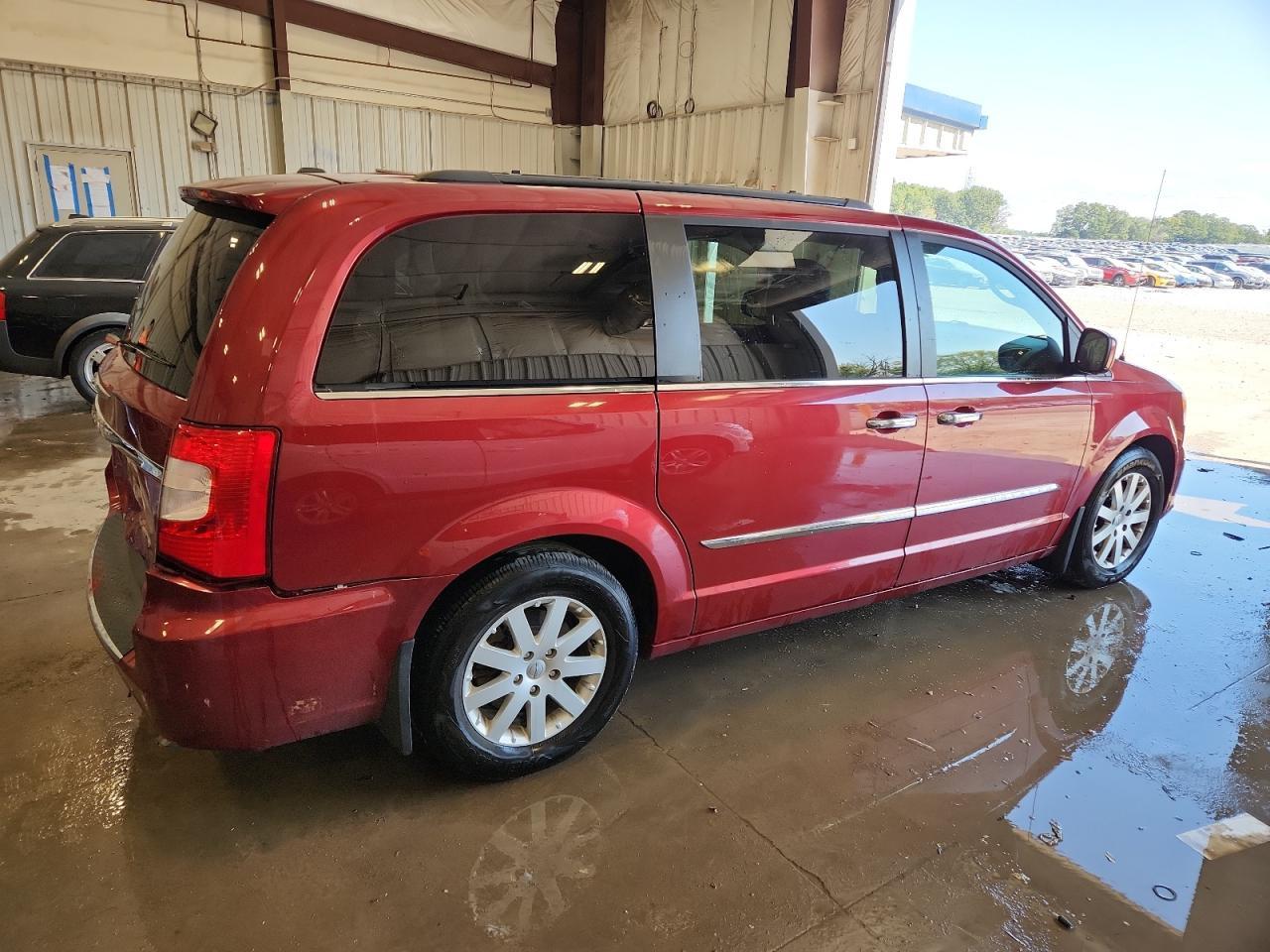 2015 Chrysler Town & Country Touring - Image 3