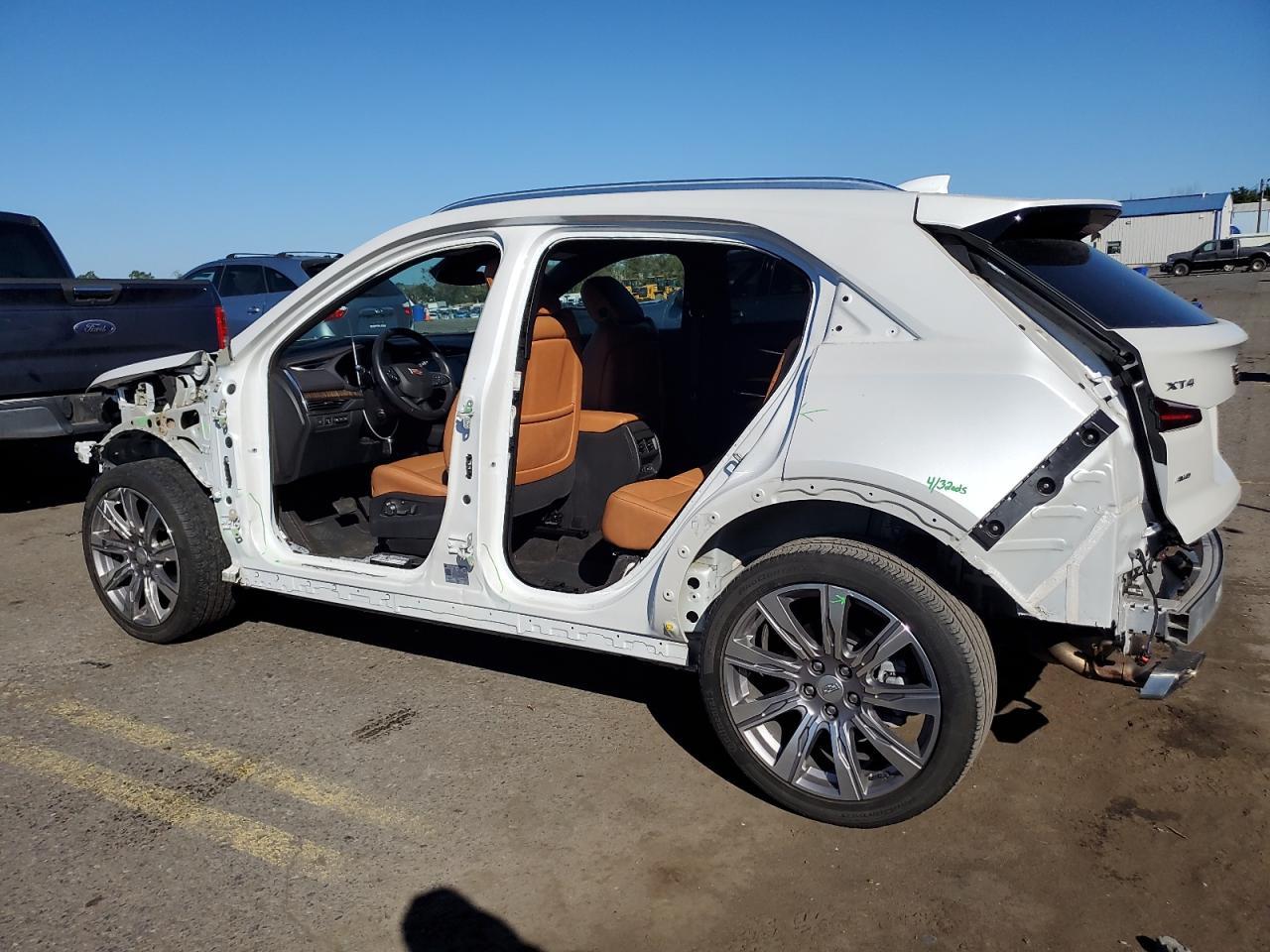 2022 Cadillac Xt4 Premium Luxury - Image 2