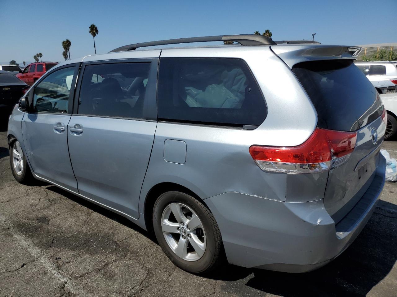 2014 Toyota Sienna Le - Фото 2