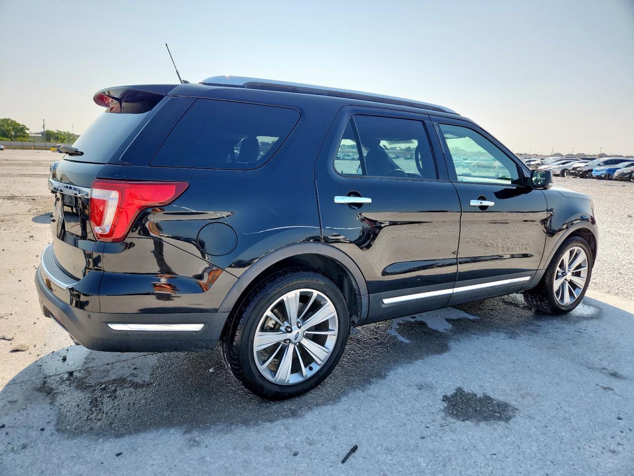 2018 Ford Explorer Limited - Image 3