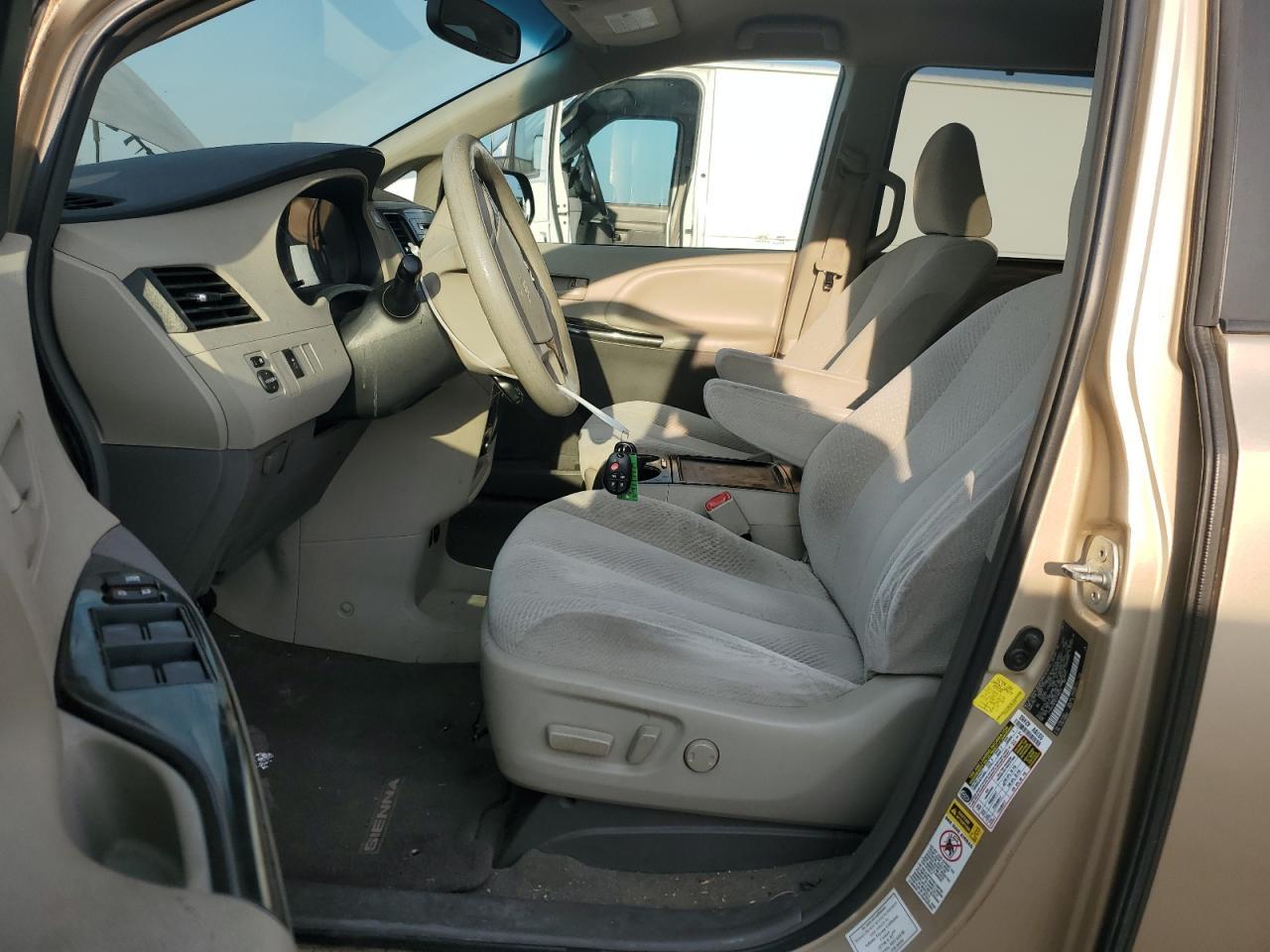 2012 Toyota Sienna Le - Фото 7
