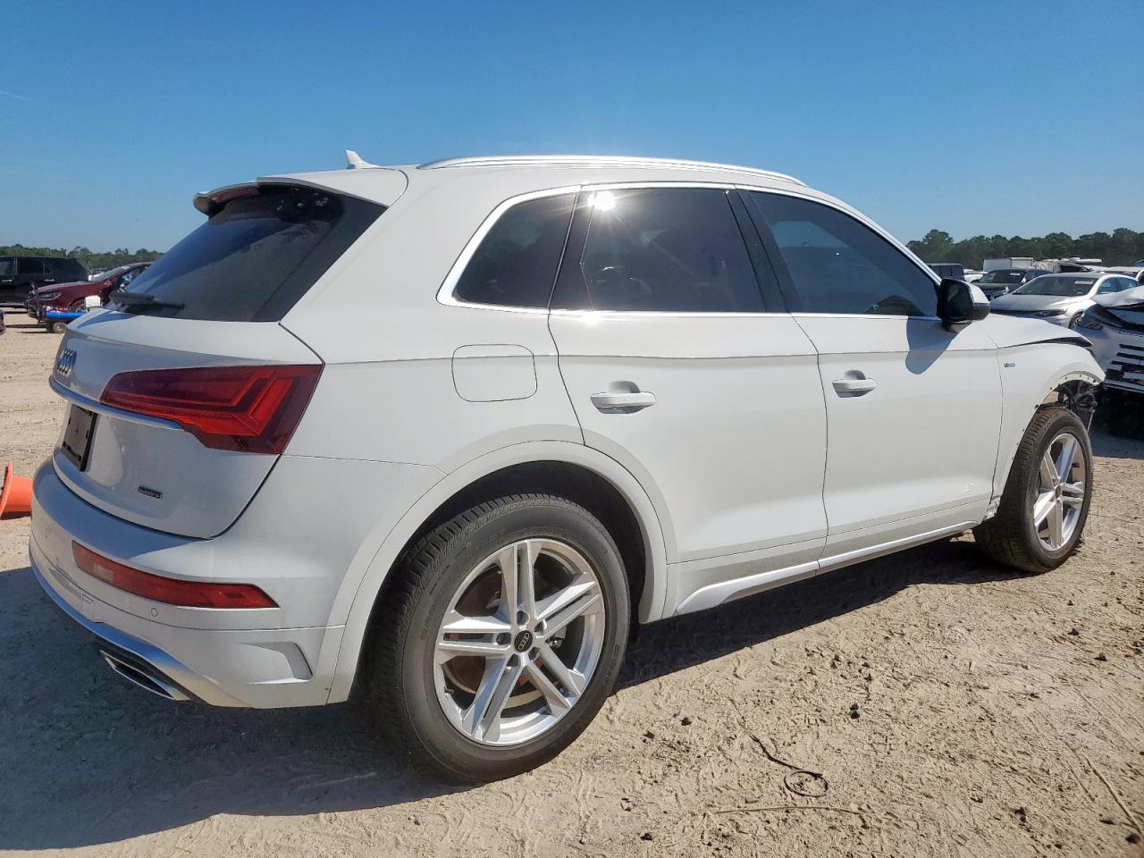 2025 Audi Q5 E Premium Plus 55 - Фото 3