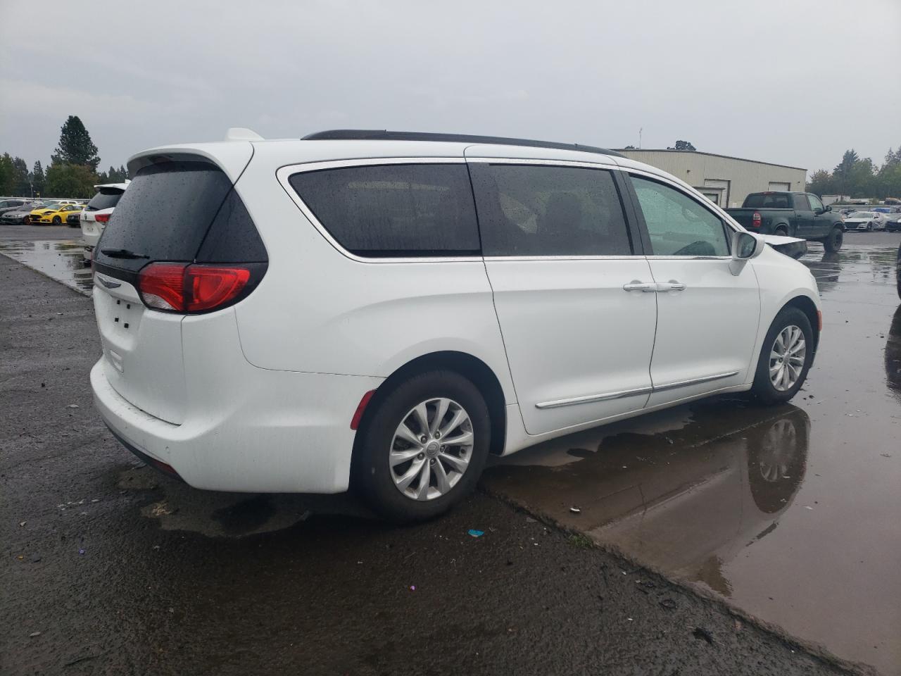 2017 Chrysler Pacifica Touring L - Image 3