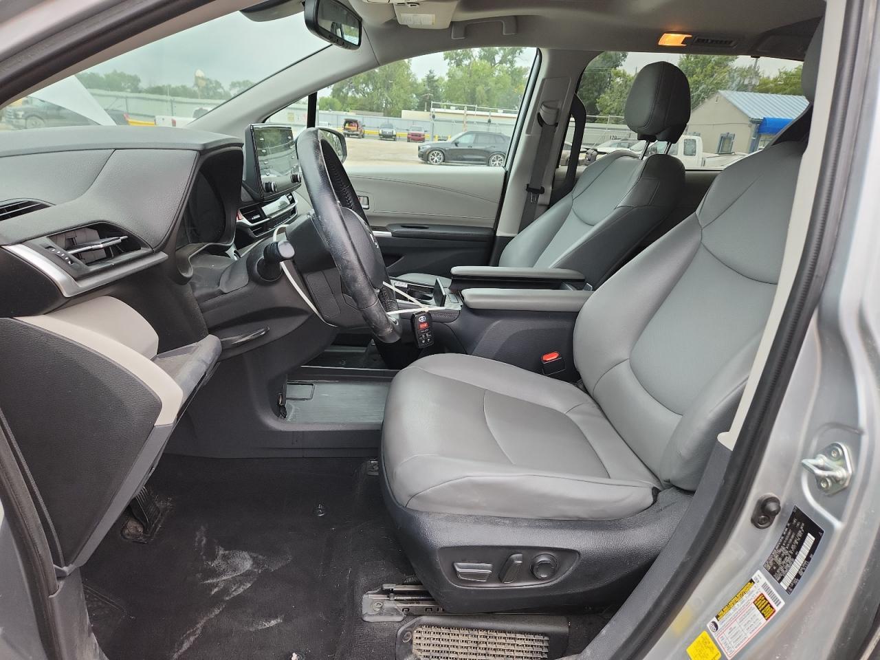 2022 Toyota Sienna Xle - Image 7