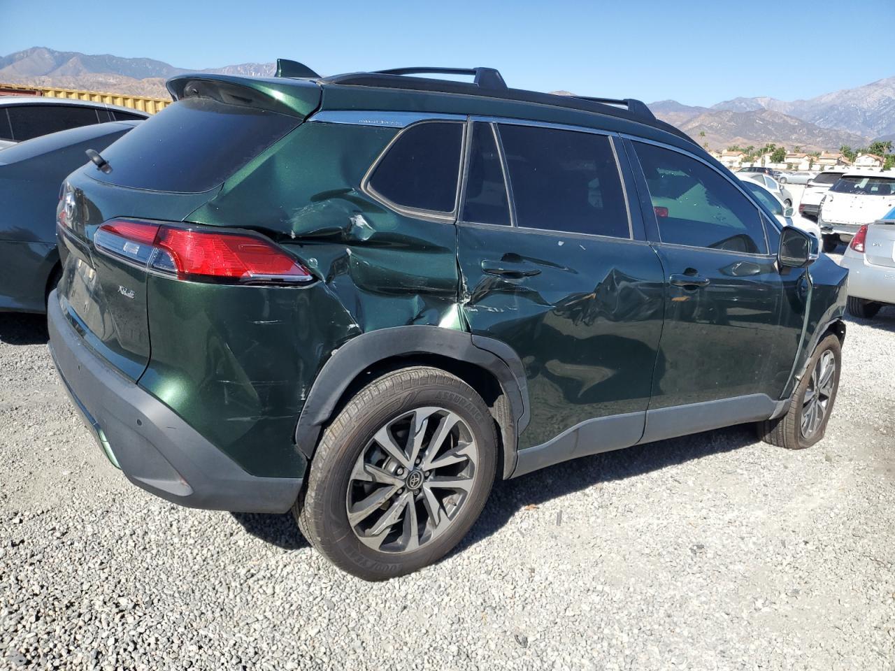 2022 Toyota Corolla Cross Xle - Image 3