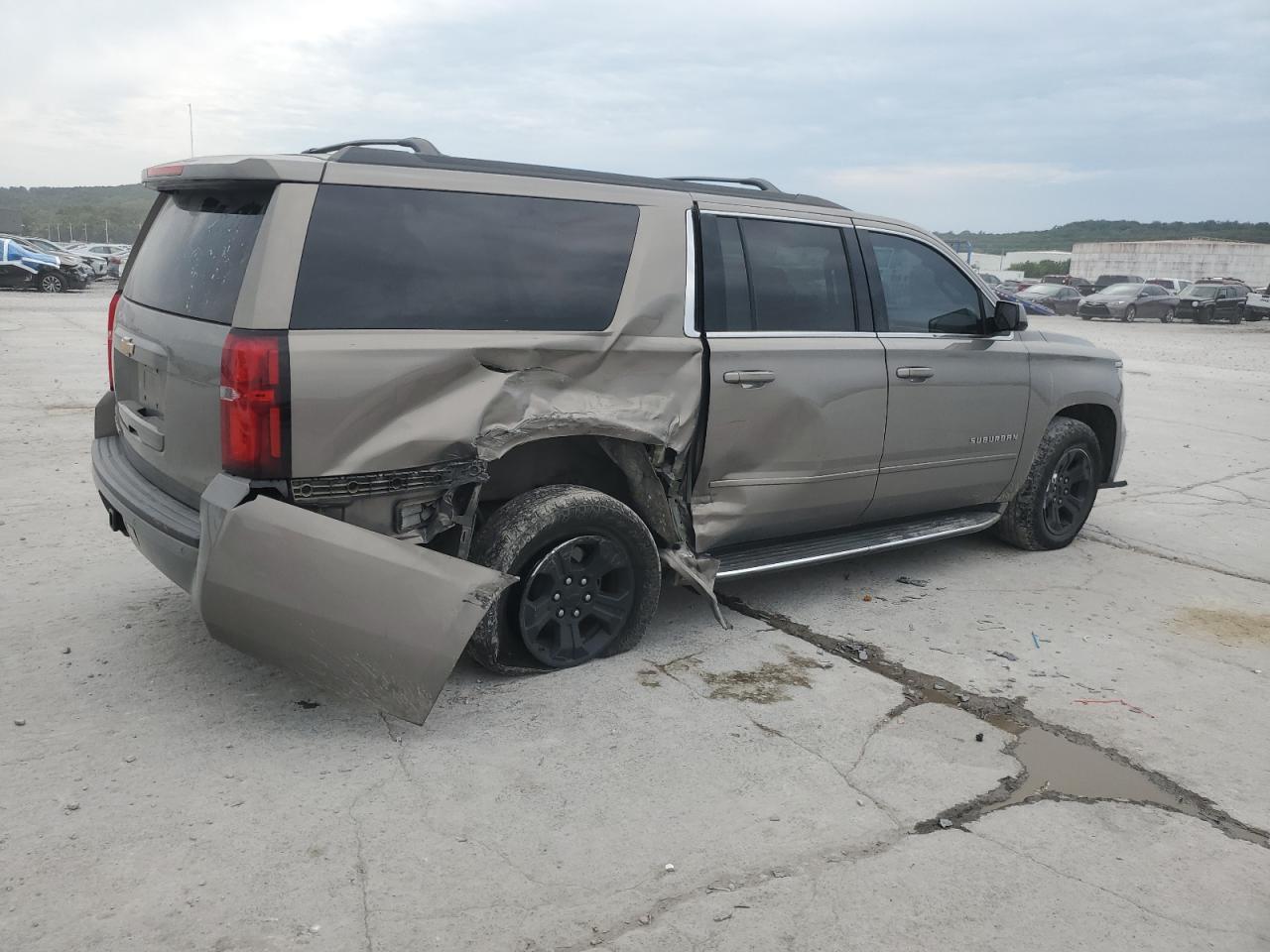 2017 Chevrolet Suburban K1500 Ls - Image 3