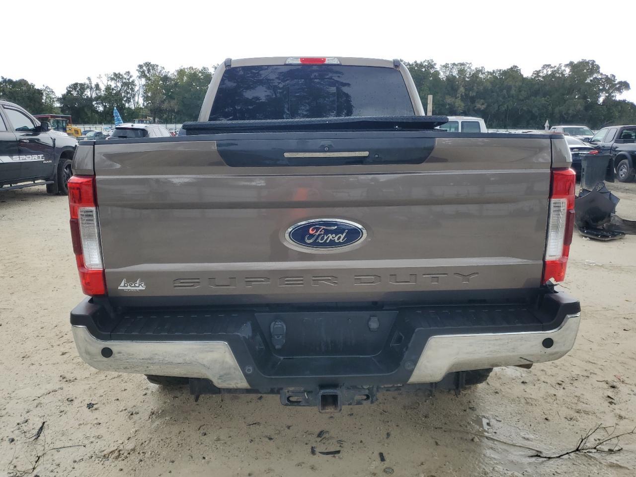 2018 Ford F250 Super Duty - Фото 6