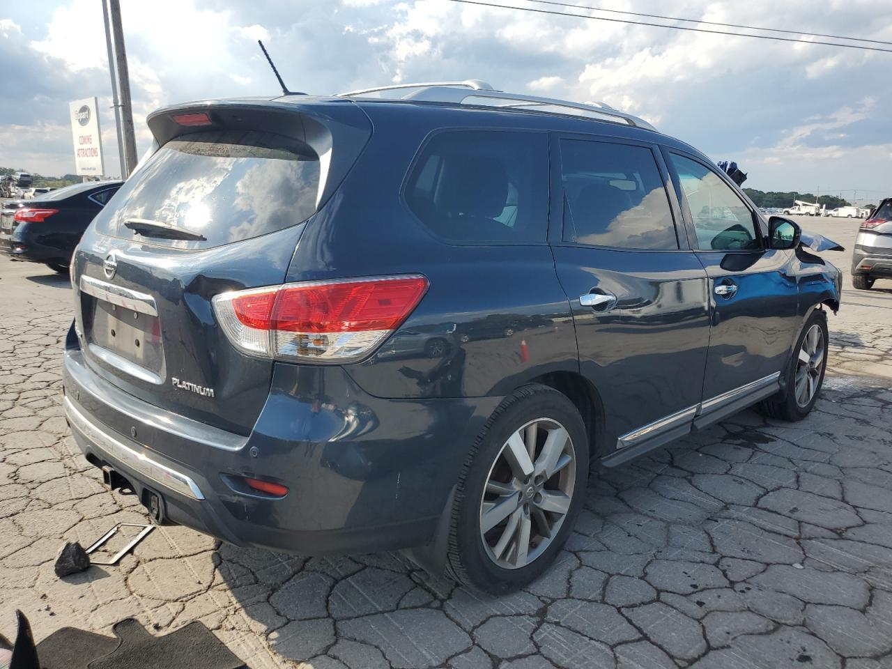 2015 Nissan Pathfinder S - Image 3