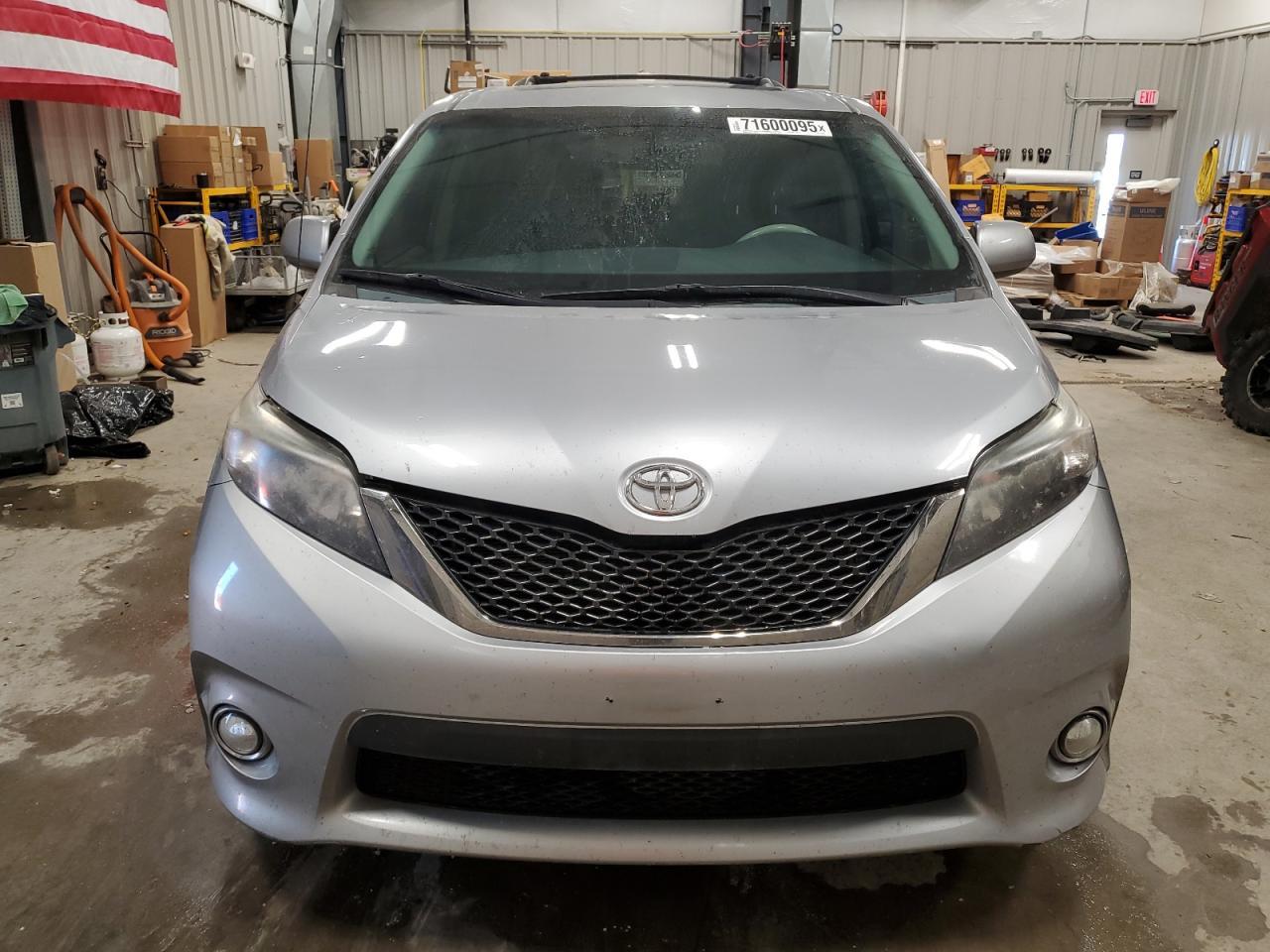 2014 Toyota Sienna Sport - Фото 5