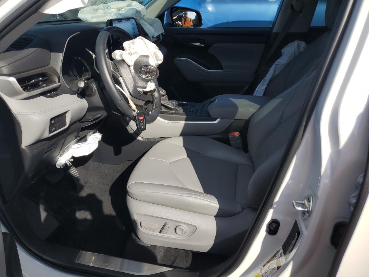 2022 Toyota Highlander Xle - Image 7