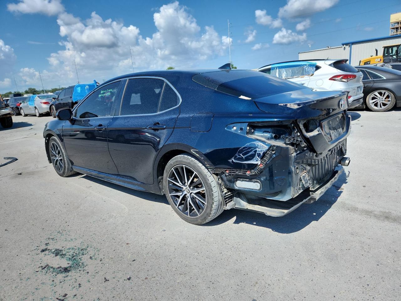 2021 Toyota Camry Se - Фото 2