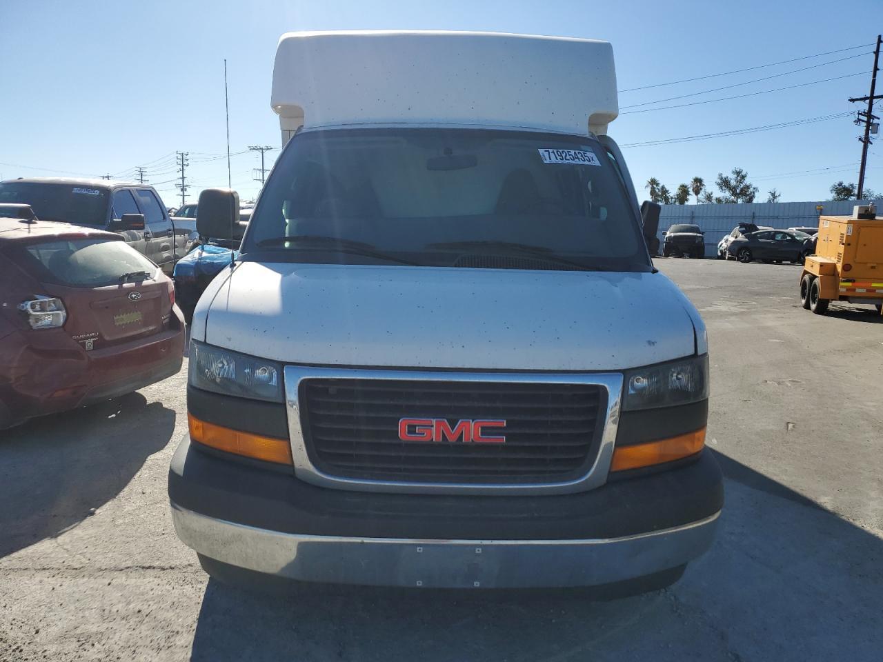 2017 GMC Savana Cutaway G3500 - Фото 5