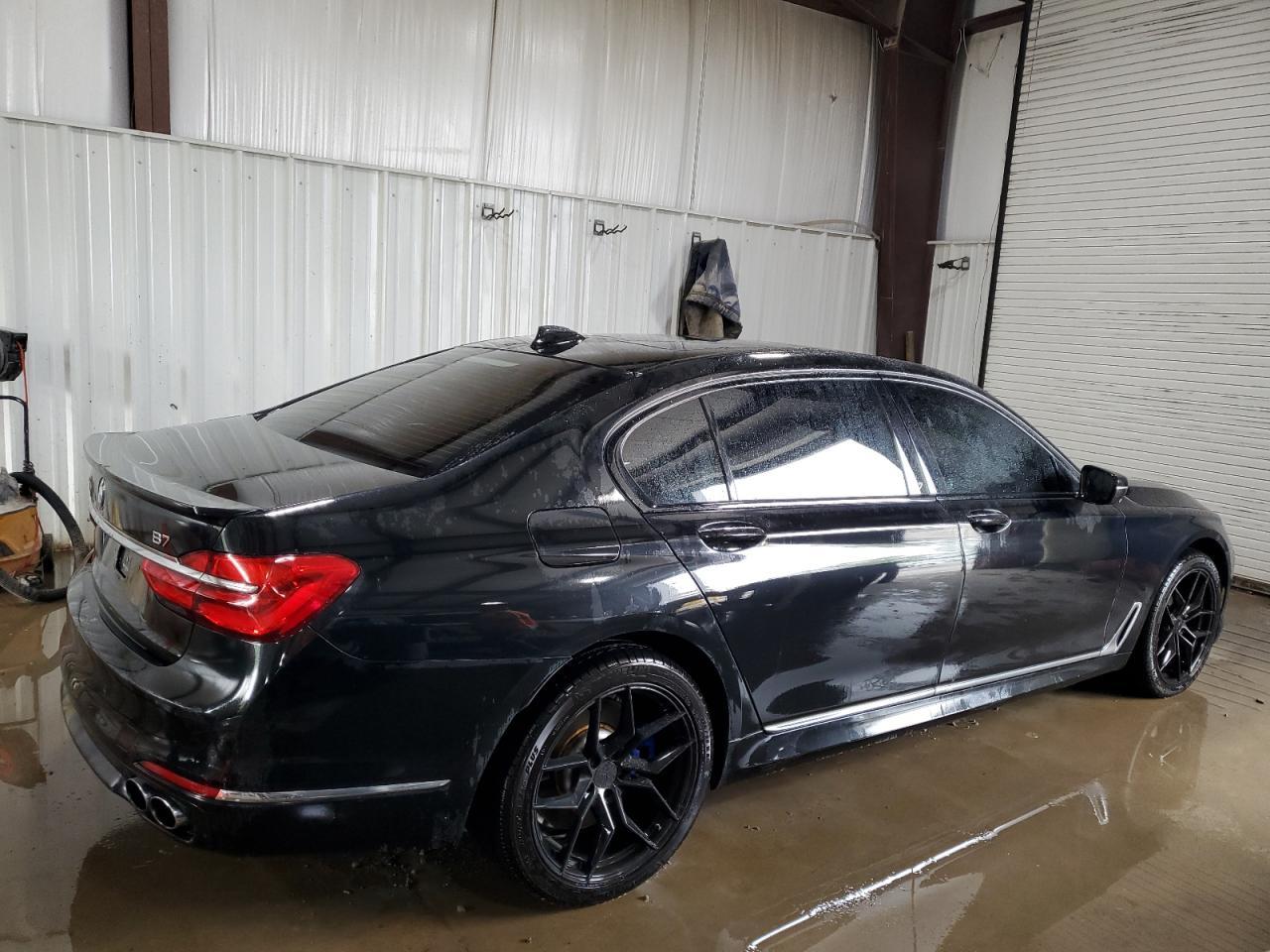 2017 BMW 750 Xi - Image 3