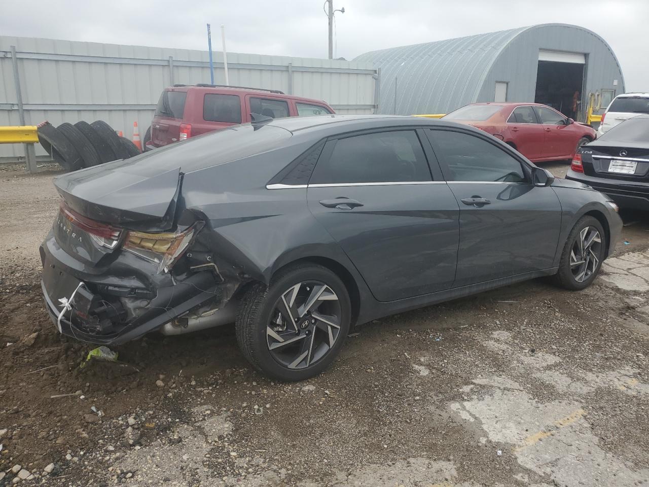 2024 Hyundai Elantra Sel - Image 3