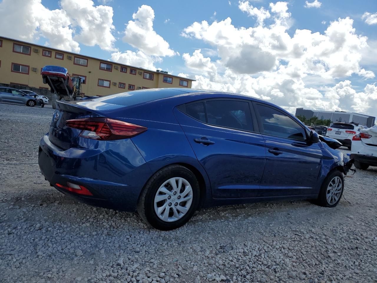 2019 Hyundai Elantra Se - Image 3