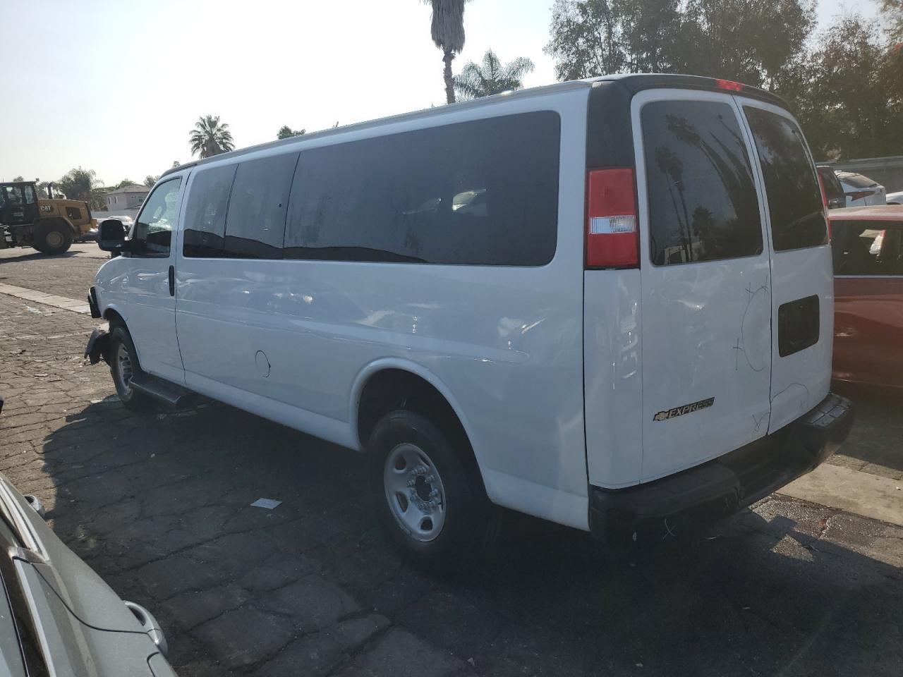 2023 Chevrolet Express G3500 Ls - Фото 2