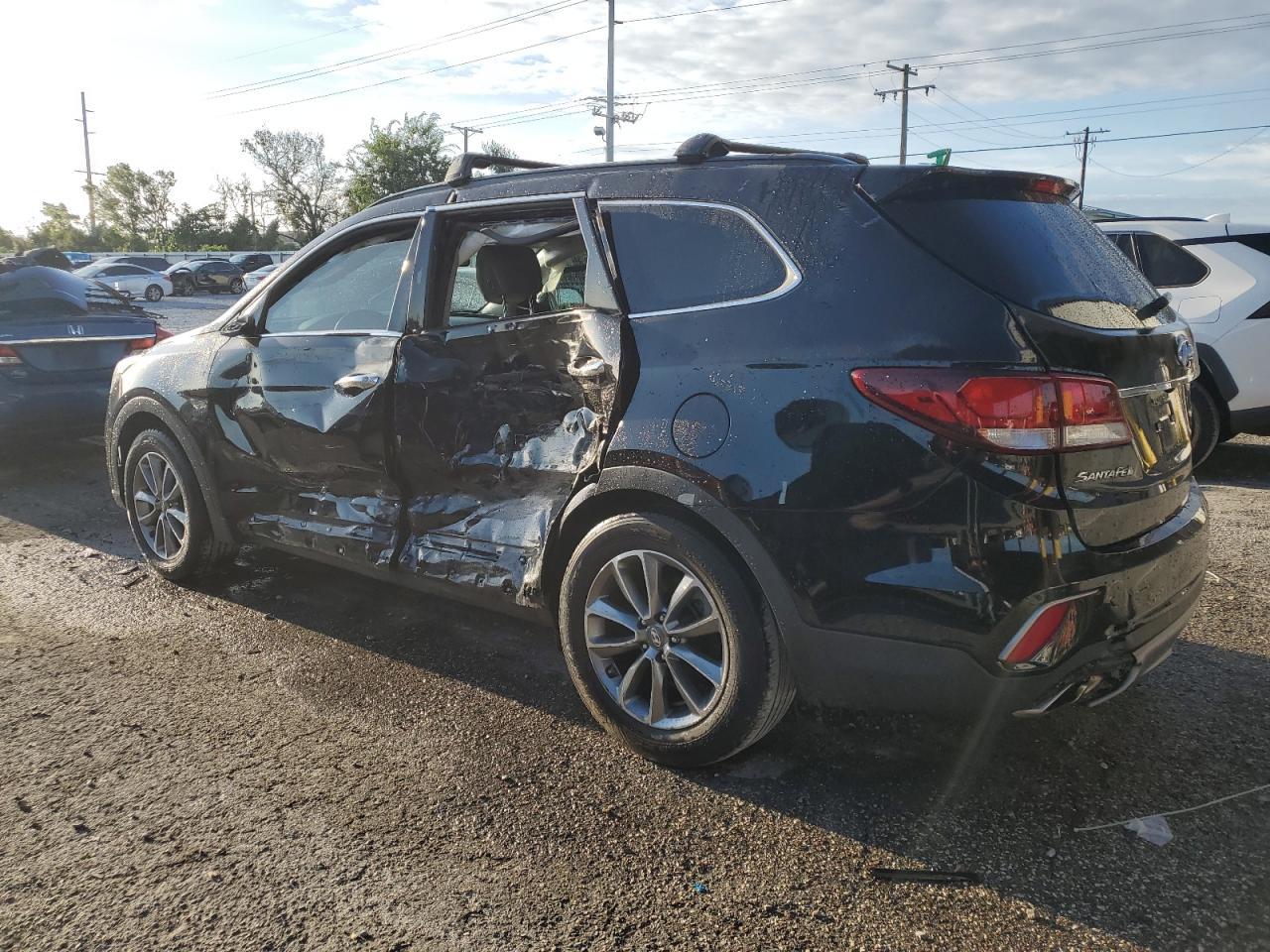 2018 Hyundai Santa Fe Se - Image 2