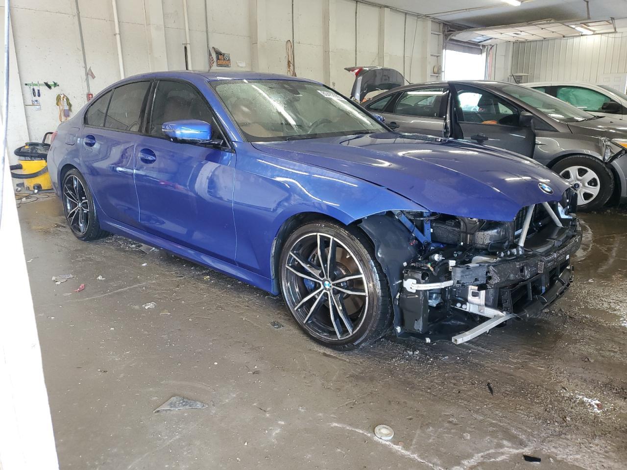 2019 BMW 330I - Фото 4