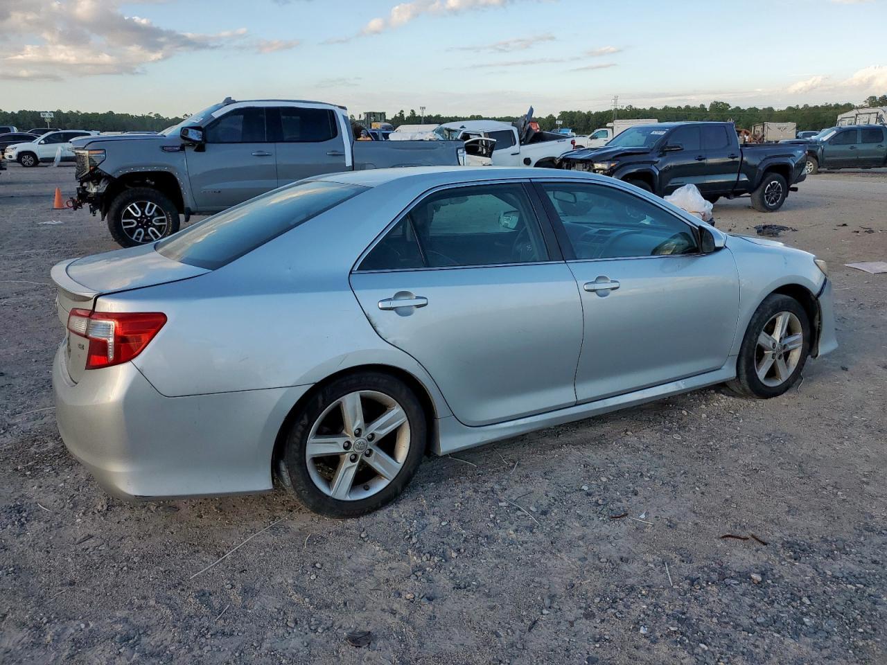 2014 Toyota Camry L - Image 3
