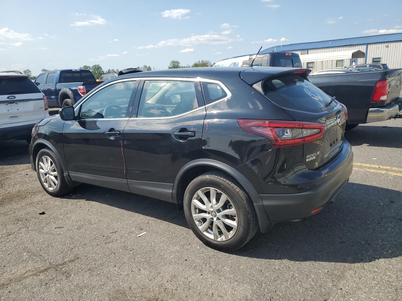 2022 Nissan Rogue Sport S - Фото 2