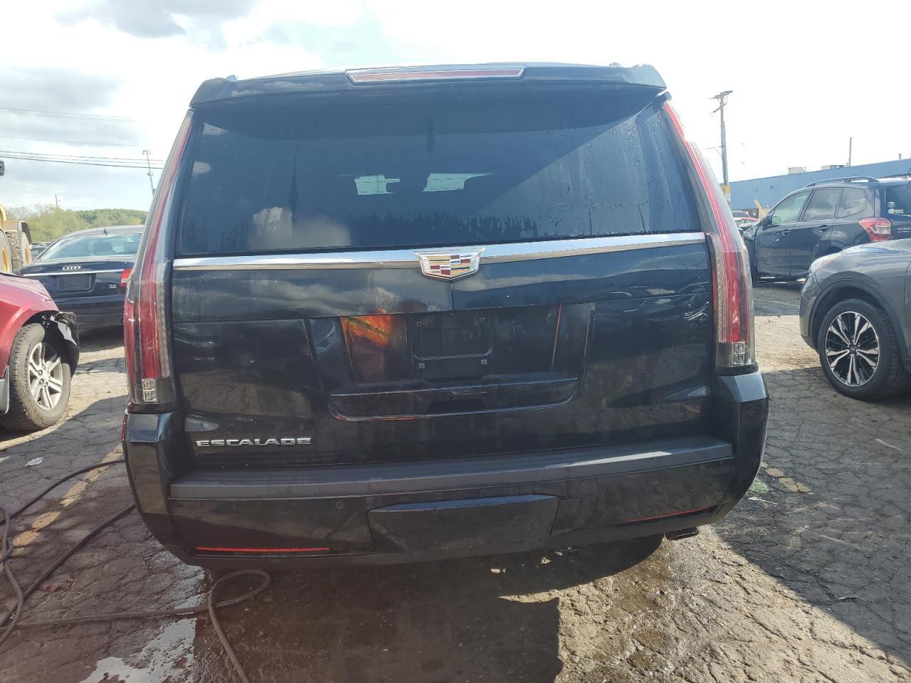 2016 Cadillac Escalade Platinum - Image 6