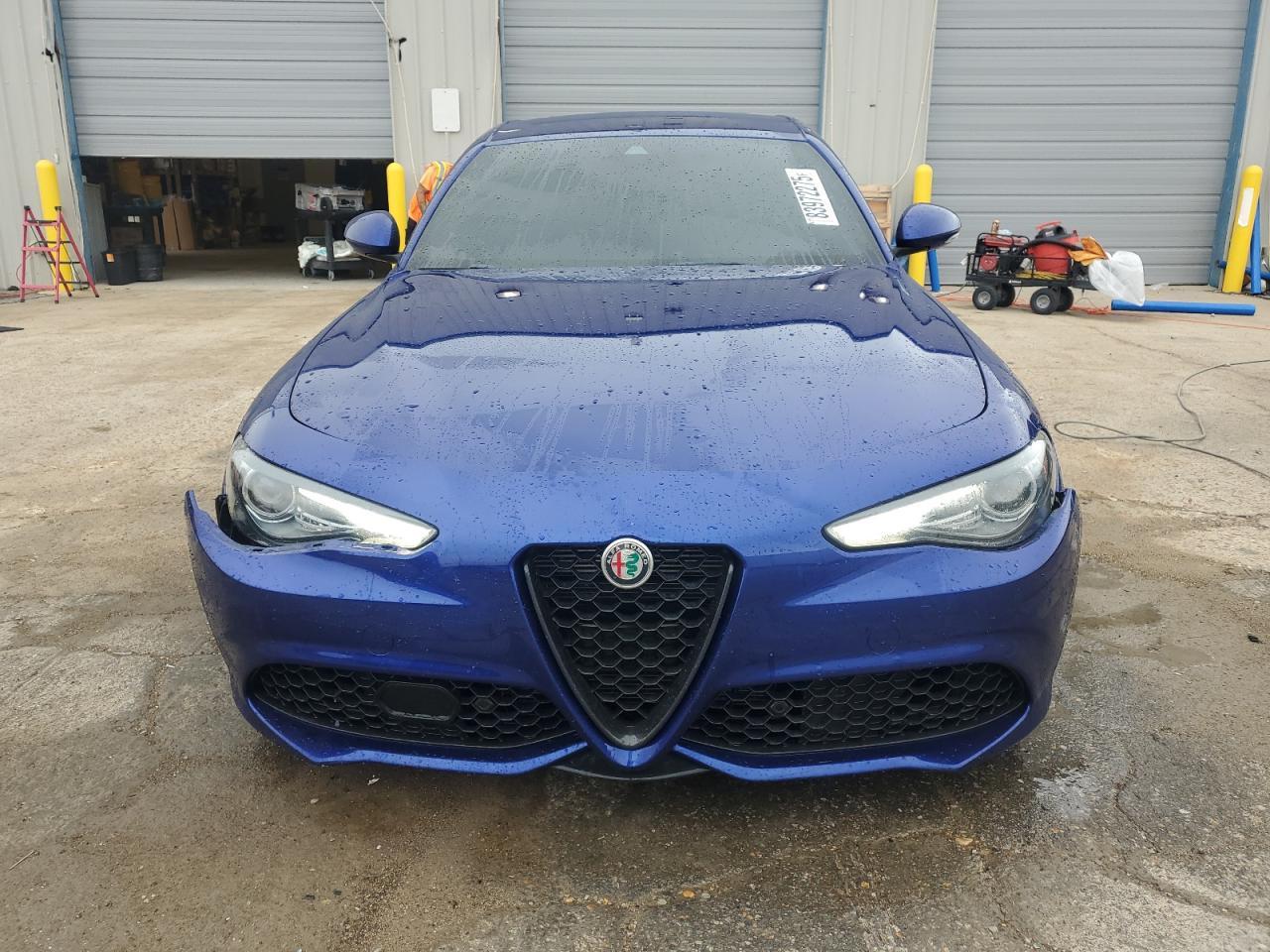 2022 Alfa Romeo Giulia - Image 5