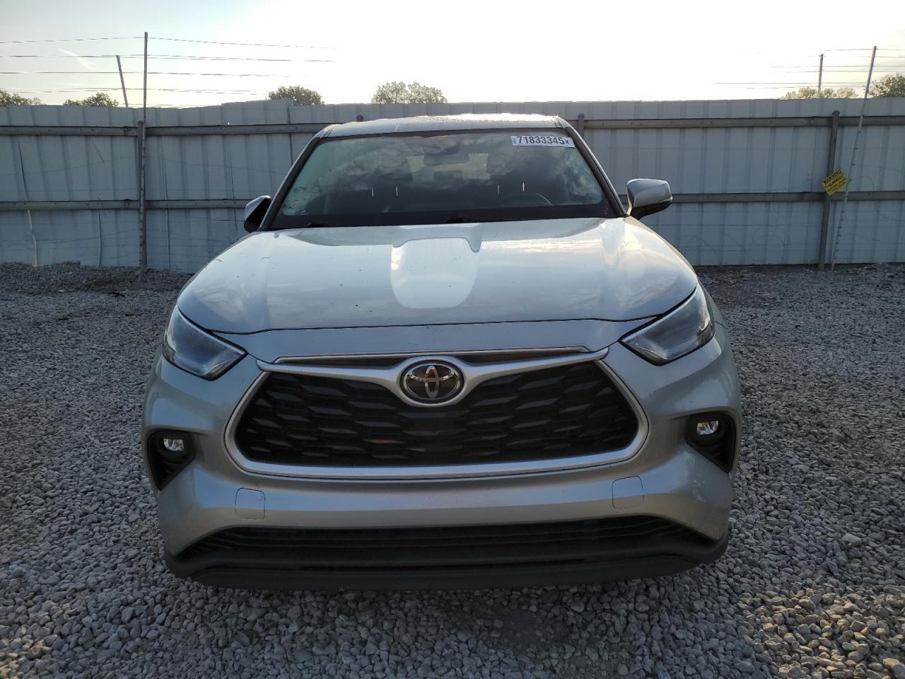 2021 Toyota Highlander L - Image 5