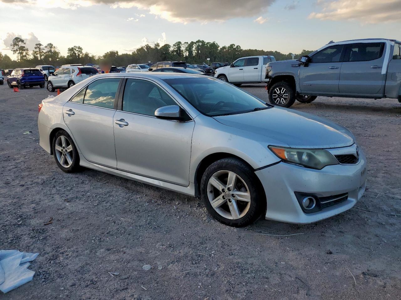 2014 Toyota Camry L - Image 4