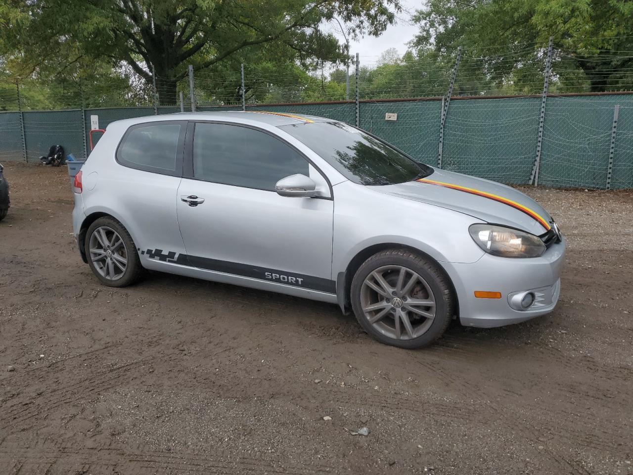 2011 Volkswagen Golf - Image 4