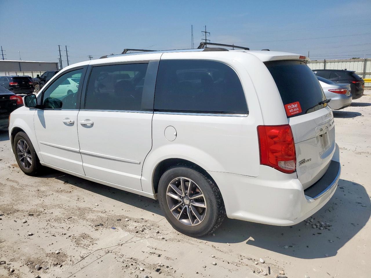 2017 Dodge Grand Caravan Sxt - Image 2