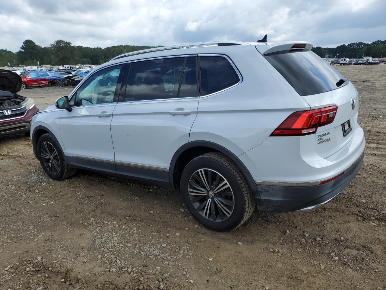 2018 Volkswagen Tiguan Se - Image 2