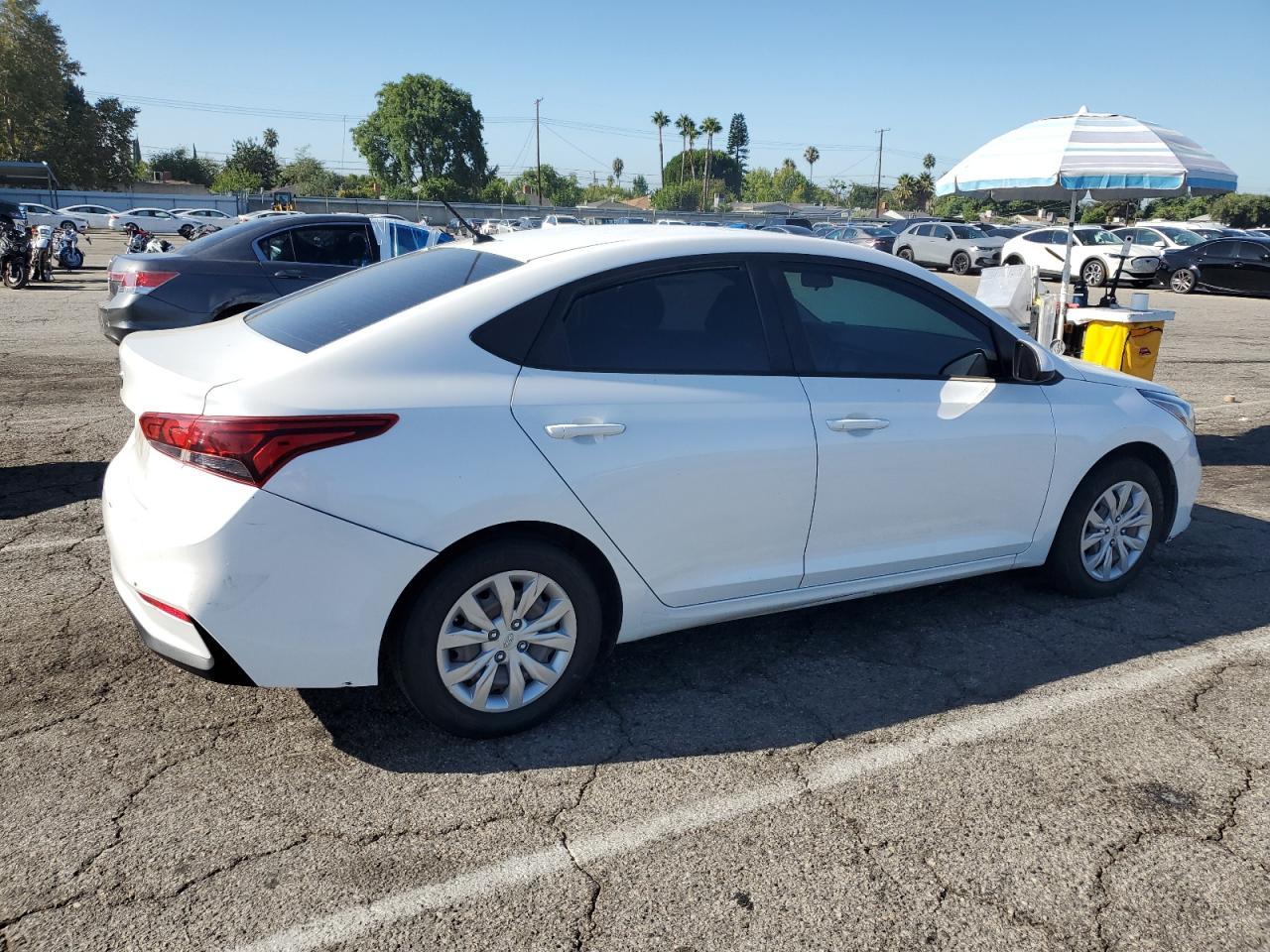 2021 Hyundai Accent Se - Фото 3