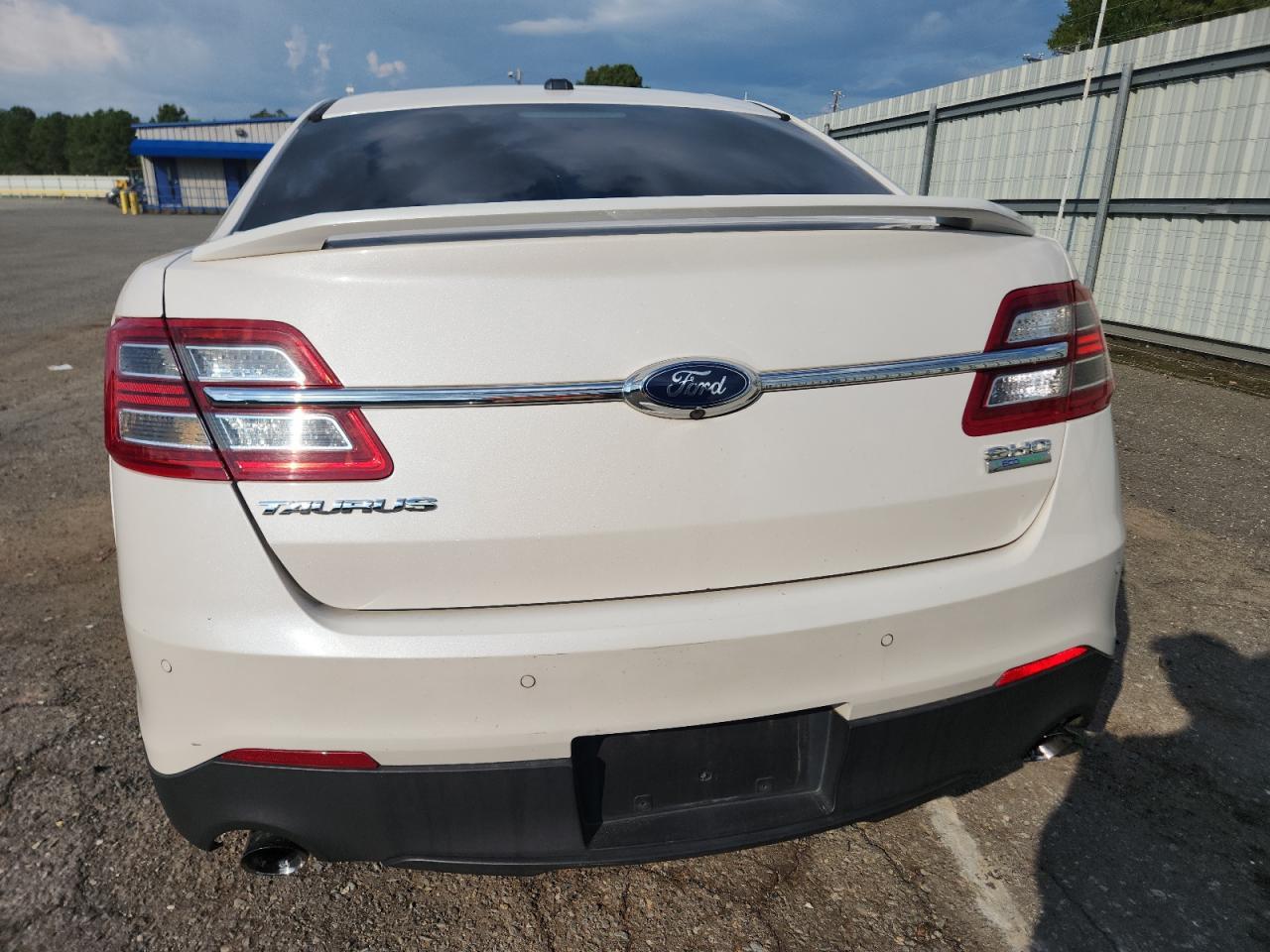 2015 Ford Taurus Sho - Фото 6