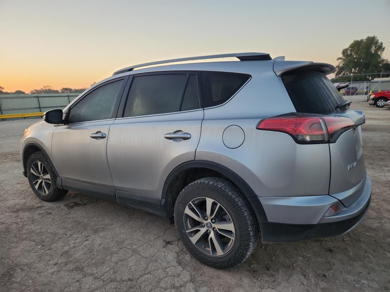 2017 Toyota Rav4 Xle - Фото 2