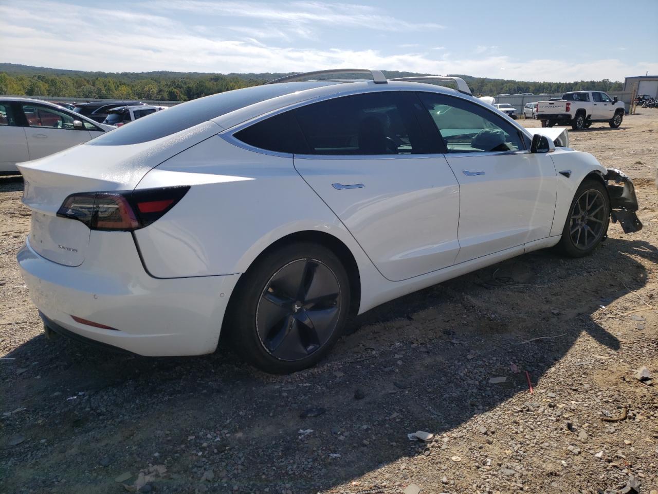 2018 Tesla Model 3 - Фото 3