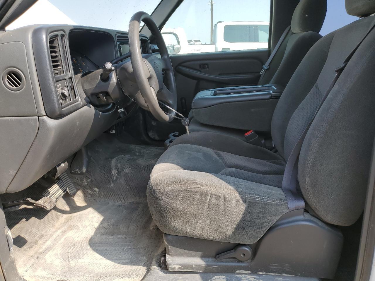 2004 Chevrolet Silverado C1500 - Image 7