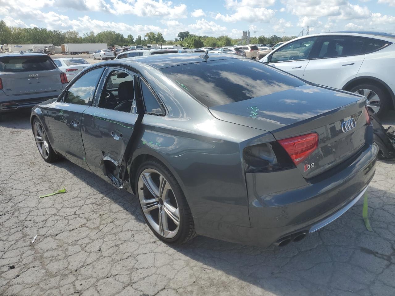 2014 Audi S8 Quattro - Image 2