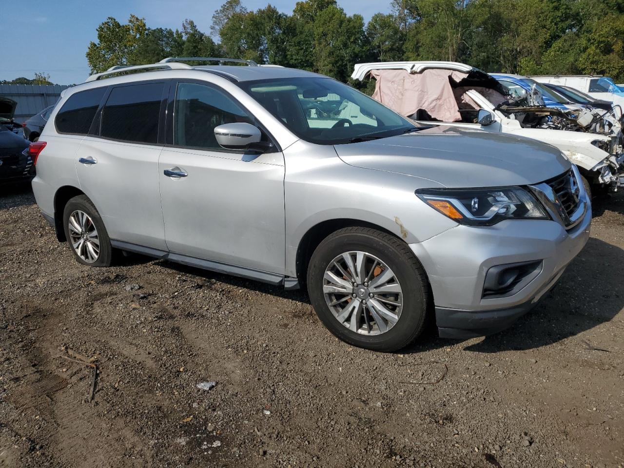 2018 Nissan Pathfinder S - Image 4