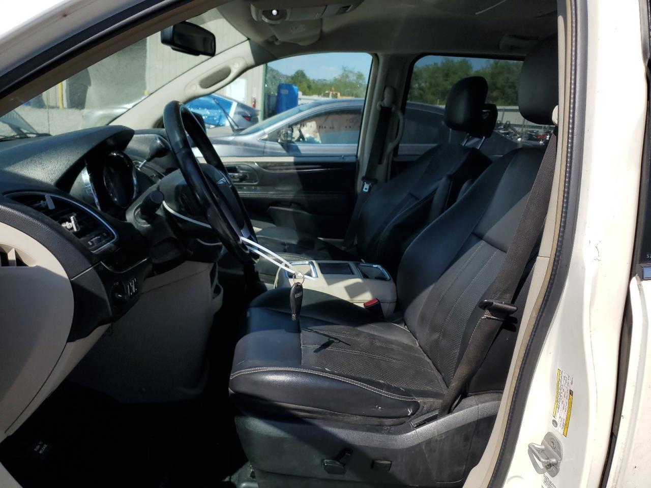 2012 Chrysler Town & Country Touring - Фото 7