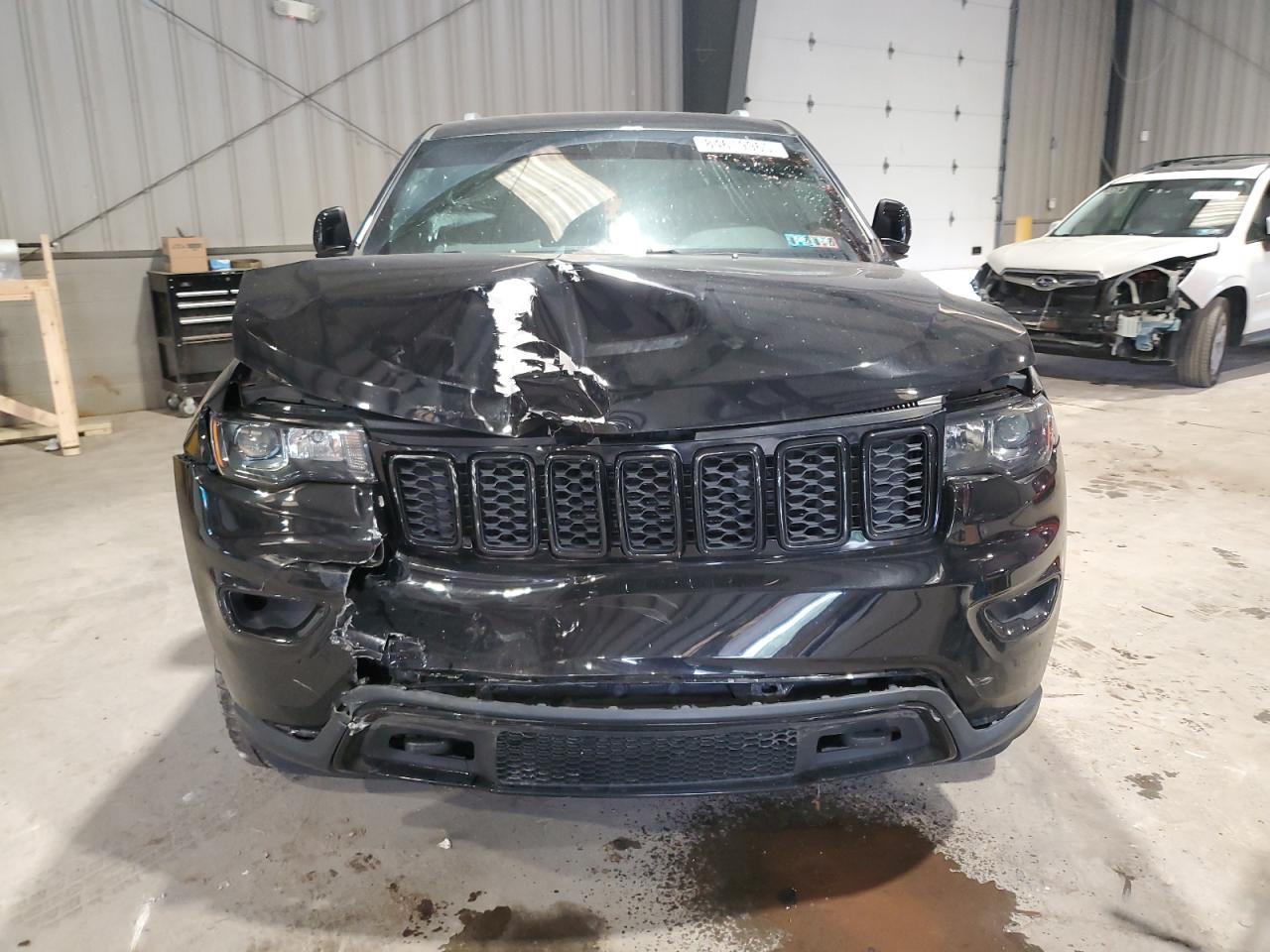 2019 Jeep Grand Cherokee Laredo - Image 5